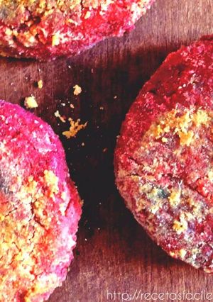Una foto de Hamburguesas vegetarianas, sin gluten, de arroz y remolachas