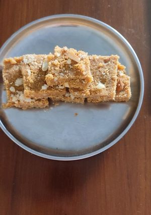 અડદિયા (Adadiya Recipe In Gujarati) રેસીપી મુખ્ય ફોટો