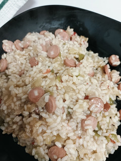 Una foto de Arroz rápido con frankfurts