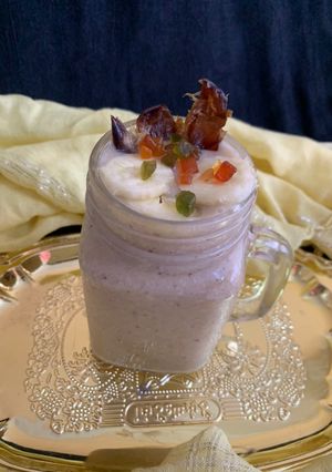 बनाना खजूर मिल्क शेक (banana khajoor milk shake recipe in Hindi) रेसिपी मुख्य फोटो