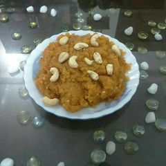 A picture of Daal Badaam Halwa.
