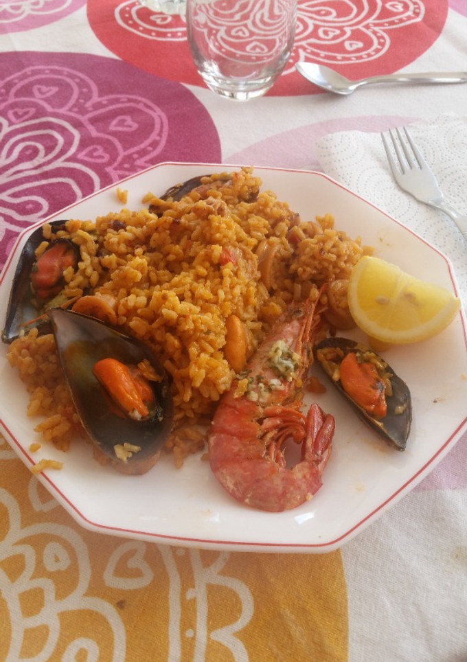 Una foto de Paella de Mariscos