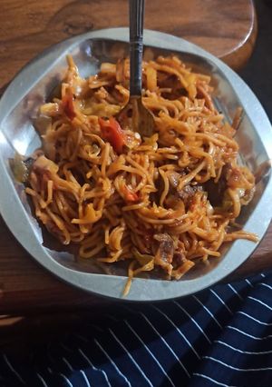चाऊमिन (chowmein recipe in Hindi) रेसिपी मुख्य फोटो