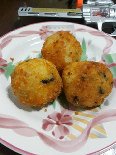 Foto resep Bola Nasi Keju Mozarella -Menu Bekal si Kecil