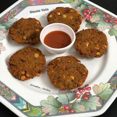 South Indian Masala Vada A picture of South Indian Masala Vada.