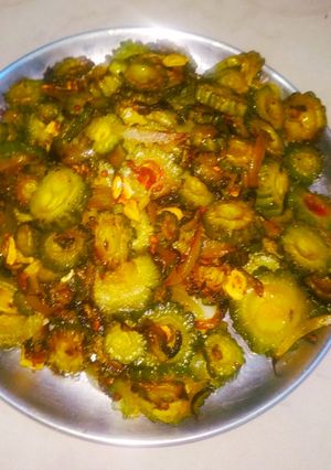 करेले का भुजिया (karela ka bhujiya recipe in Hindi) रेसिपी मुख्य फोटो