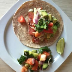 A picture of Fresh tuna taco / Cajun sauce.