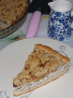 Una foto de Pastel streusel de requesón con manzanas y semillas de amapolas