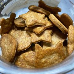 A picture of Homemade Cheese Crackers for kids.