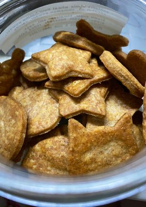 A picture of Homemade Cheese Crackers for kids.