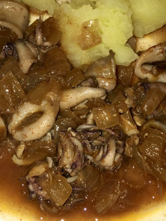 Una foto de Chipirones encebollados