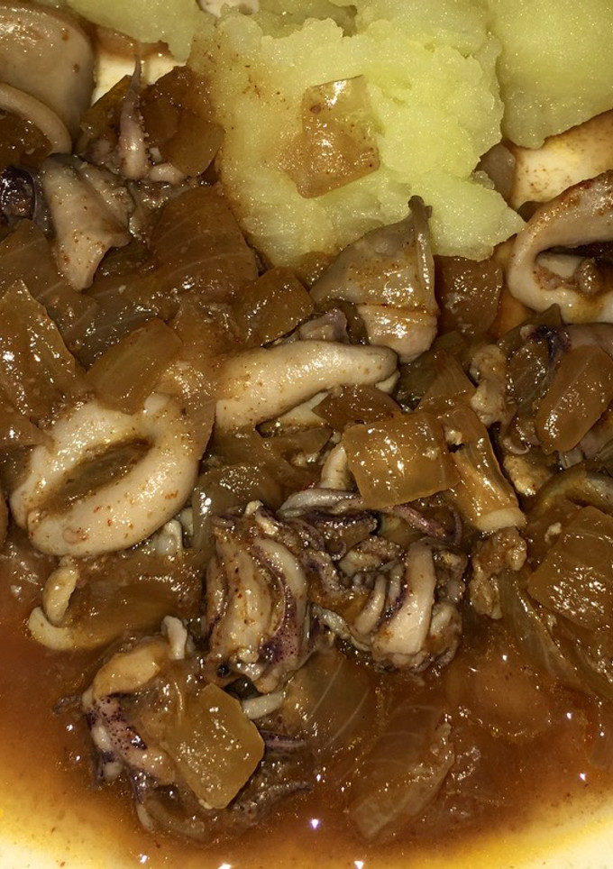 Una foto de Chipirones encebollados