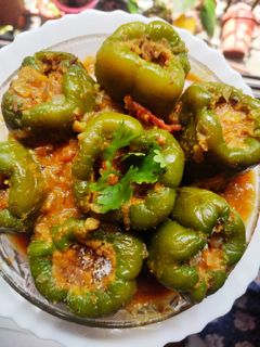 सिमला मिरची रस्सा भाजी (shimla mirchi rassa bhaji recipe in marathi) रेसिपी चे मुख्य फोटो