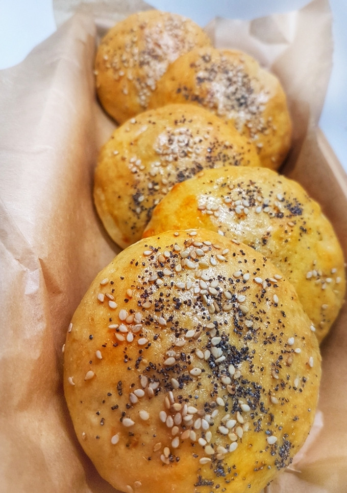 Una foto de Mini pan de hamburguesa con semillas
