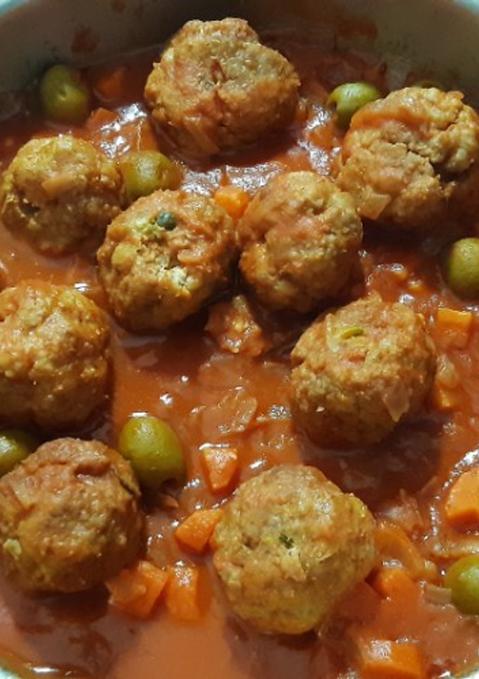 Una foto de Albóndigas con tomate en airfryer y cazuela
