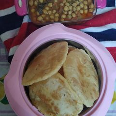 Puri paratha A picture of Puri paratha.
