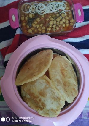 A picture of Puri paratha.