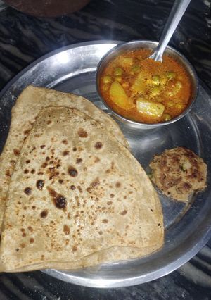 आलू,मटर,टमाटर की ग्रेवी सब्जी रेसिपी मुख्य फोटो