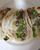 Tacos de asada con morrón y queso!