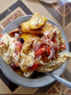 A picture of Fried plantain with fried eggs.