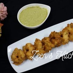 A picture of Mysore Bonda Medu Vadas (In Medu Vada Style).