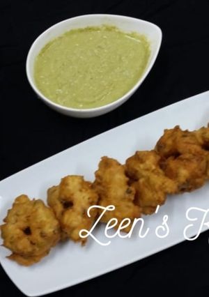 A picture of Mysore Bonda Medu Vadas (In Medu Vada Style).