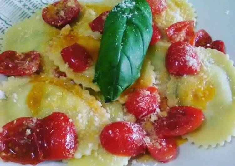 Agnolotti freschi con sughetto di pomodorini ciliegino