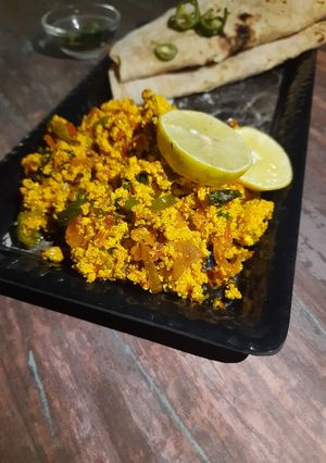 ঝাল ঝাল পনির ভুর্জি (Jhal jhal paneer bhurji recipe in Bengali) রেসিপির প্রধান ছবি