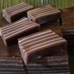 A picture of Kue Lapis Tepung Beras.