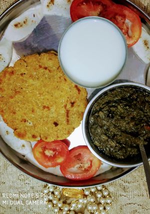 A picture of Sarso ka saag or makki ki roti with taazi chaajh.