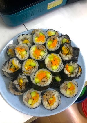 Hình của món Kimbap (Cơm cuộn Hàn Quốc).