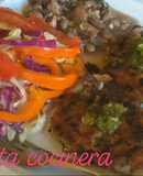 Tortitas de atún con ensalada