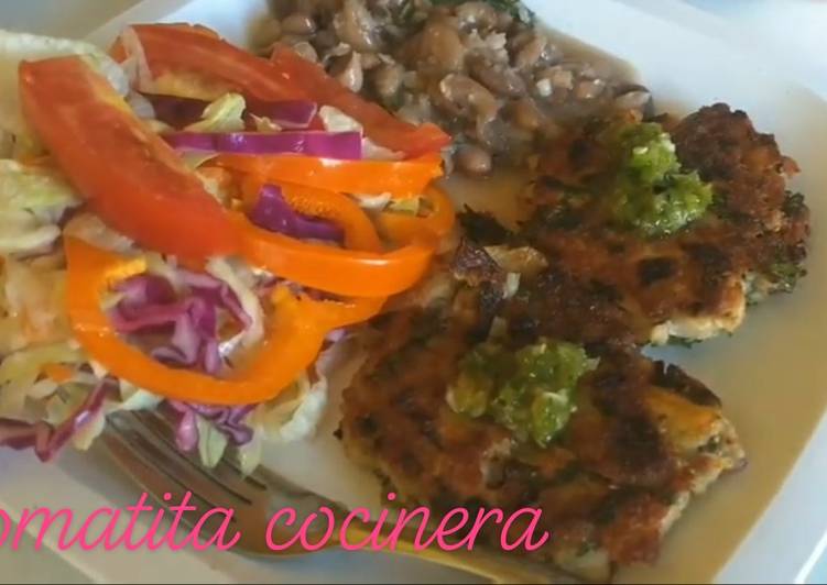 Tortitas de atún con ensalada