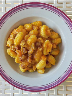 Foto di Gnocchi con crema di zucca 🎃 noci e pancetta!