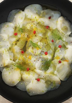 Une photo de Carpaccio de saint jacques aux agrumes