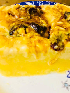A picture of Nutty Mango ice cream brick.