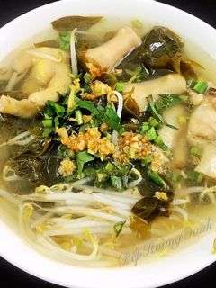 Hình của món Canh Chua Gà Nấu Lá Giang.