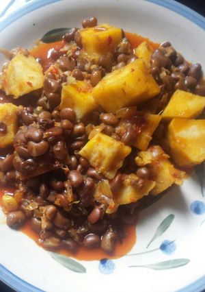 A picture of Porridge beans and yam.