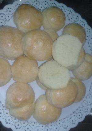 Una foto de Pancitos para hamburguesas. Súper esponjosos!! Y fáciles de hacer