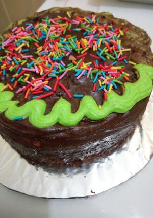 A picture of Vanilla Sponge Cake With Chocolate Buttercream Frosting.