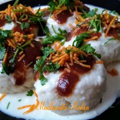A picture of Bread Dahi Bhalla.