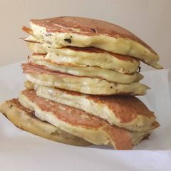 A picture of Banana pancakes 🍌🥞.