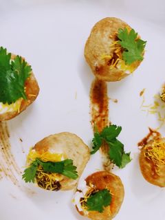 દહીં પૂરી (Dahi Poori Recipe In Gujarati) રેસીપી મુખ્ય ફોટો