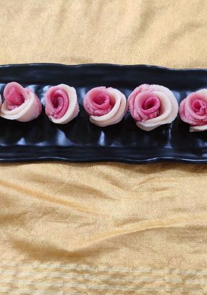A picture of Rose Suji Halwa.