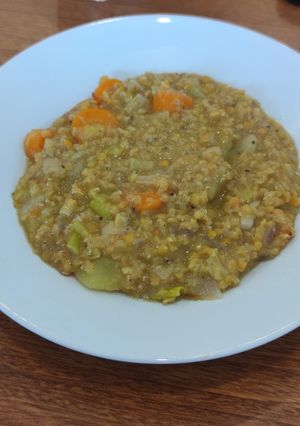 Una foto de Lentejas rojas con verduras