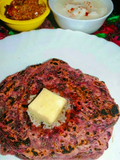 लाल साग का पराठा (lal saag ka paratha recipe in Hindi) रेसिपी मुख्य फोटो