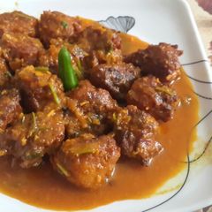 A picture of Chitol Maacher Muitha (Chitol fish dumplings).