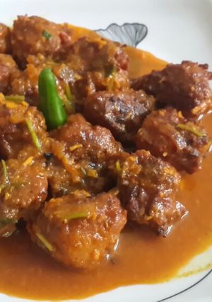 A picture of Chitol Maacher Muitha (Chitol fish dumplings).
