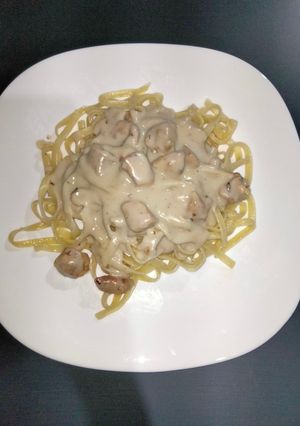Una foto de "Pasta con salsa bechamel y pollo" UTVCO