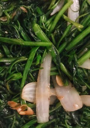 Hình của món Tóc tiên xào tỏi-hành tây.